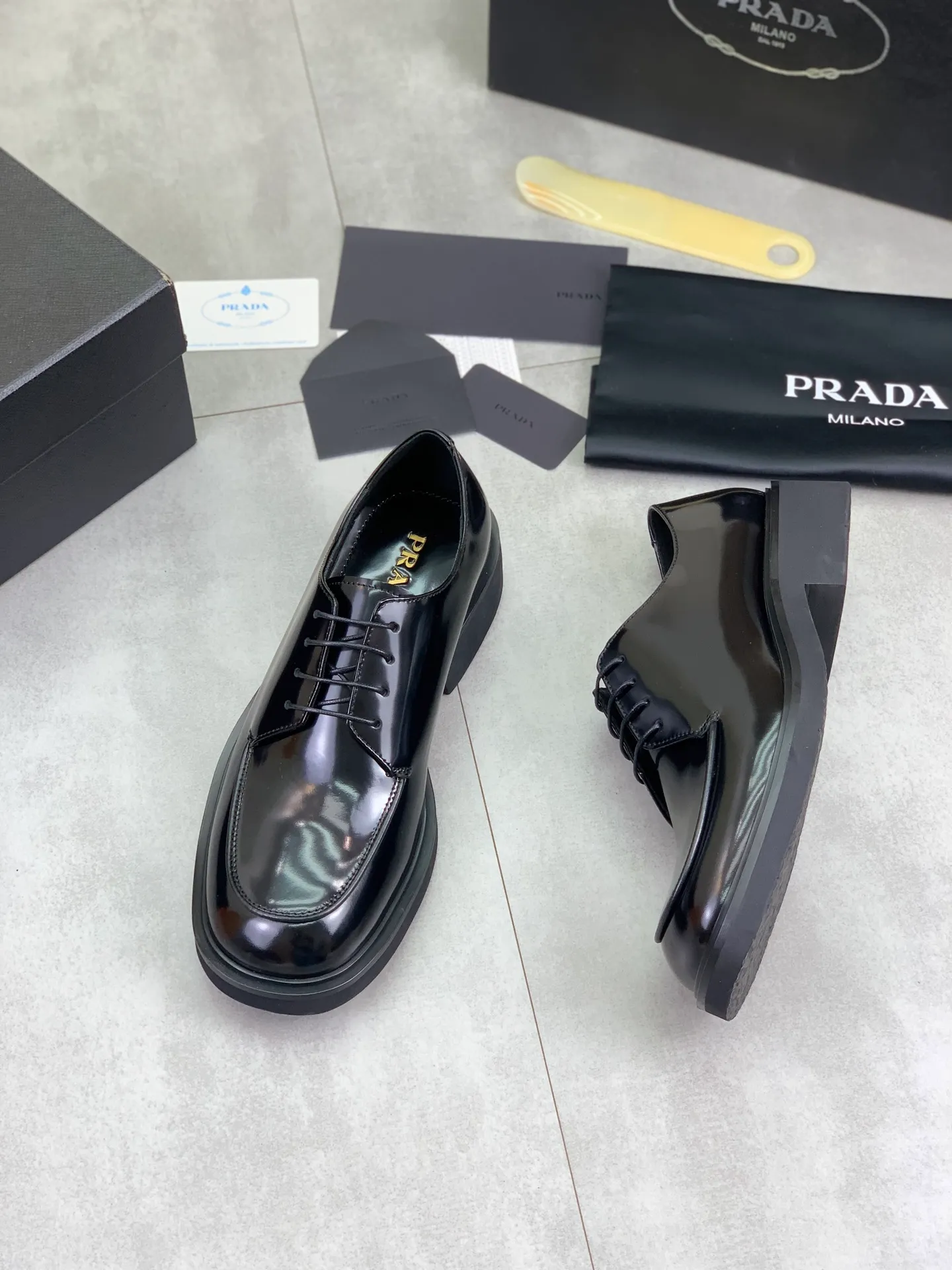 Factory price P840 💰Original quality, top version🔱 ＰＲＡＤＡPrada. Men's business casual leather shoes, top quality cow leather. 1:1 shipment ⬆️Luxurious and noble, all made of imported original first-layer fine suede cowhide, just to create a more comfortable wearing experience. Upper: original comfortable open-edge bead-rubbed calfskin ➕Top imported water-dyed full cow lining, original high-end lightweight and comfortable TPU combination bottom ✔️Code number: 39-44 (38 45 Can be customized)